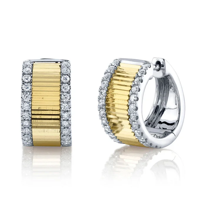 0.46CT DIAMOND HUGGIE EARRING