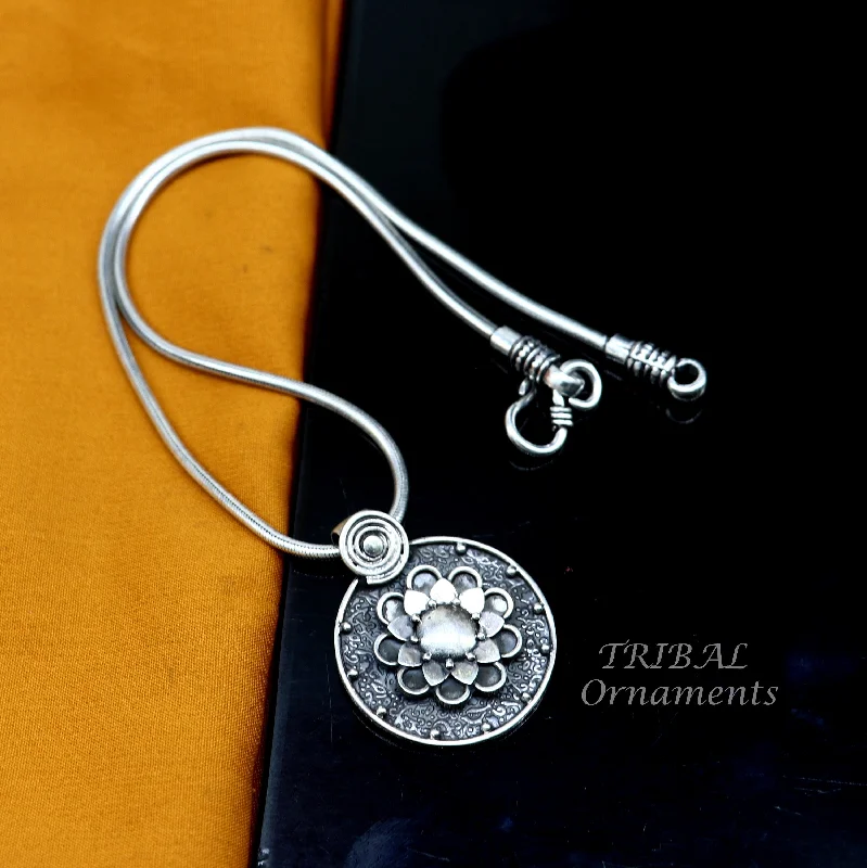 Amazing round floral 925 sterling silver amazing flower design unisex pendant ethnic tribal stylish jewelry from india  nsp484