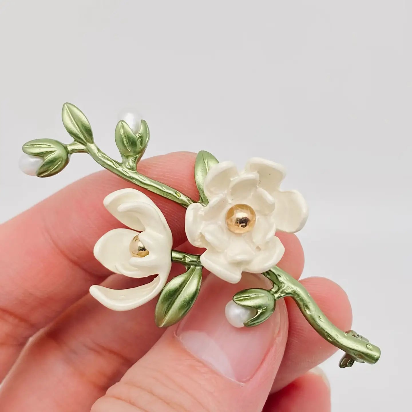 High-Quality Gemstone Jewelry For Special Occasions TL JMQ Magnolia Brooch